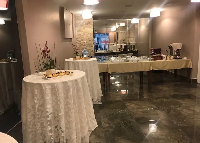 Отель Yucel Ушак